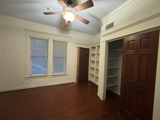 Building Photo - 1129 Cortlandt St