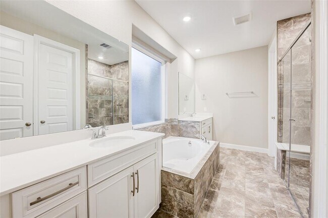 Building Photo - 14017 Northline Lake Dr
