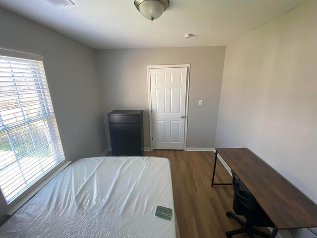 Building Photo - The Briana | Large, Spacious Rooms with Work Desks Near South End