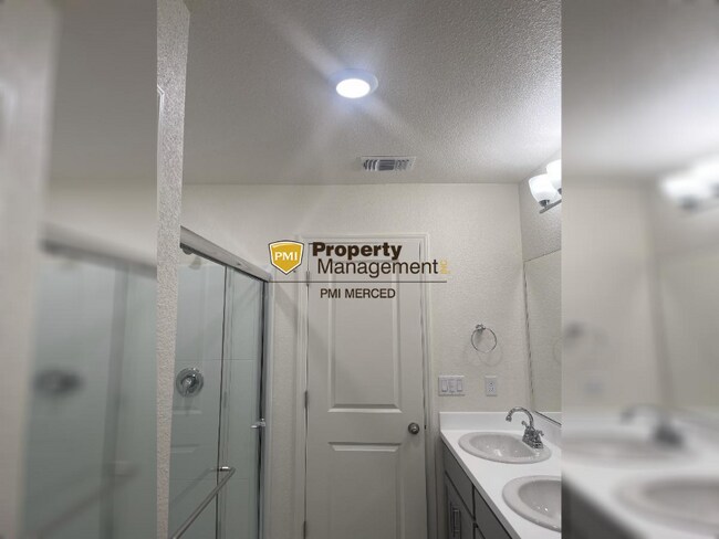 Building Photo - "Charming 3-Bed Haven with Granite Elegance in Merced!"