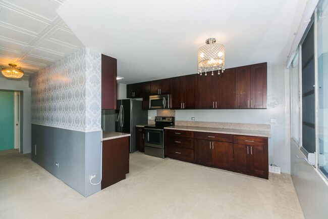 Building Photo - Contessa Condo 304 / 2b2b1pkg Ready to Mov...