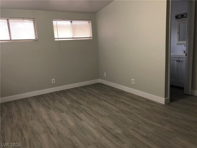 Building Photo - 5813 Evergreen Ave