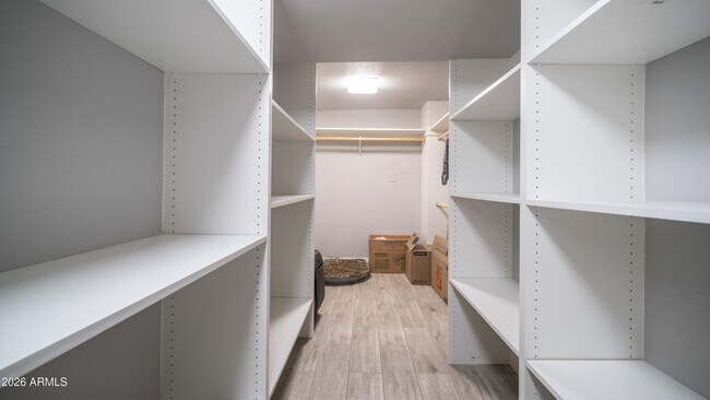 Building Photo - 717 E Palmaire Ave