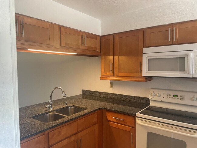 Building Photo - 6026 Amberly Ct