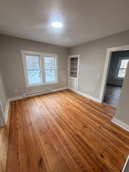 Building Photo - 23 Crown St