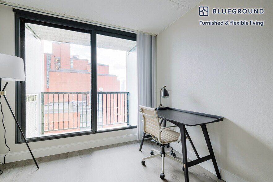 Building Photo - 812 Memorial Dr