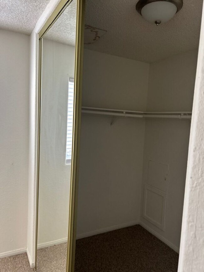 Building Photo - 267 W Amar St