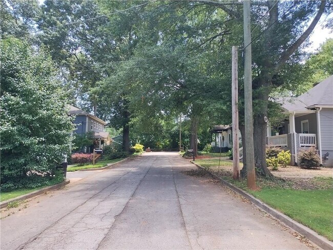 Building Photo - 3279 Elm St