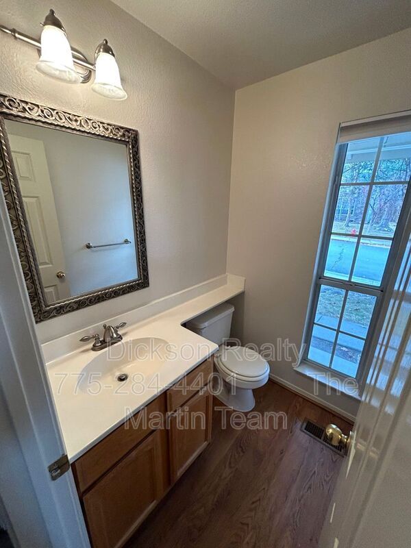 Building Photo - 956 Edgecliff Dr