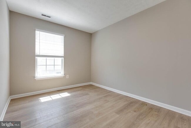Building Photo - 9709 Leasdale Rd