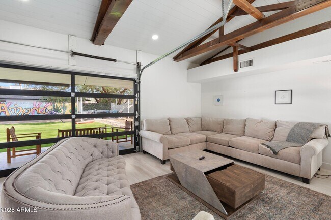 Building Photo - 1759 N Spring Cir