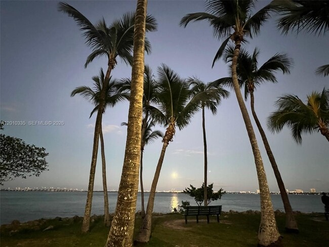 Building Photo - 1717 N Bayshore Dr