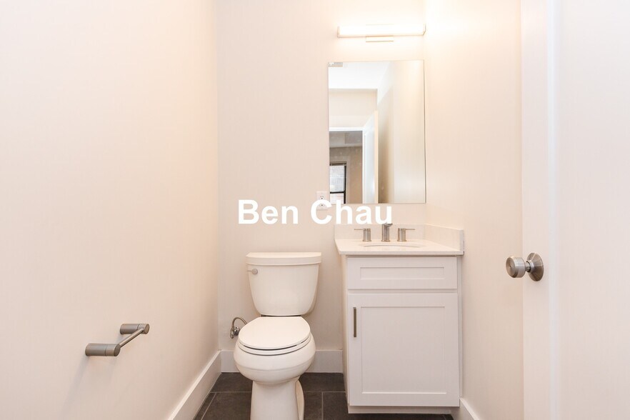 Building Photo - 24 Clary St