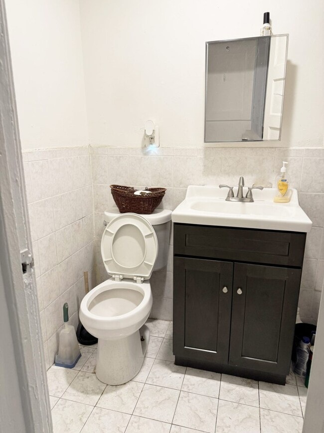 Building Photo - 535 E 29th St