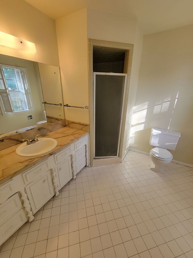 Building Photo - Bryan - 4 Bedroom - 2 bath - 2 story House with attached garage