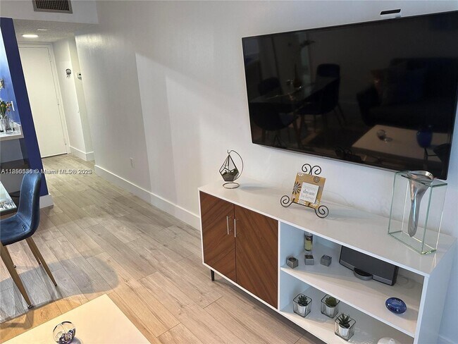 Building Photo - 850 N Miami Ave