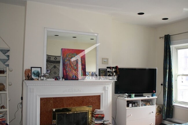 Building Photo - Washington Sq. Location. 3 Full Bathrooms, Porch, Central Heat/AC