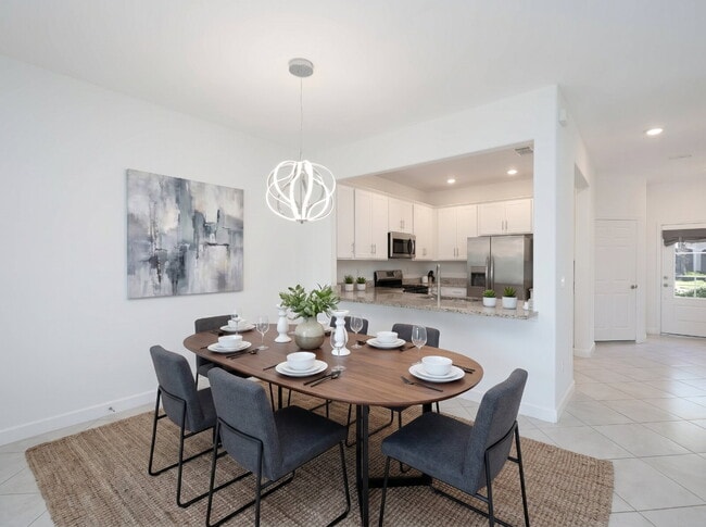 Building Photo - Newer-construction townhome in the highly desirable Lorraine Lakes