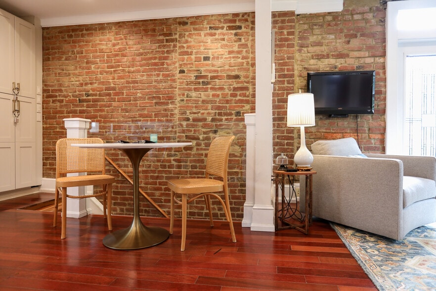 Building Photo - 416 N 3rd St