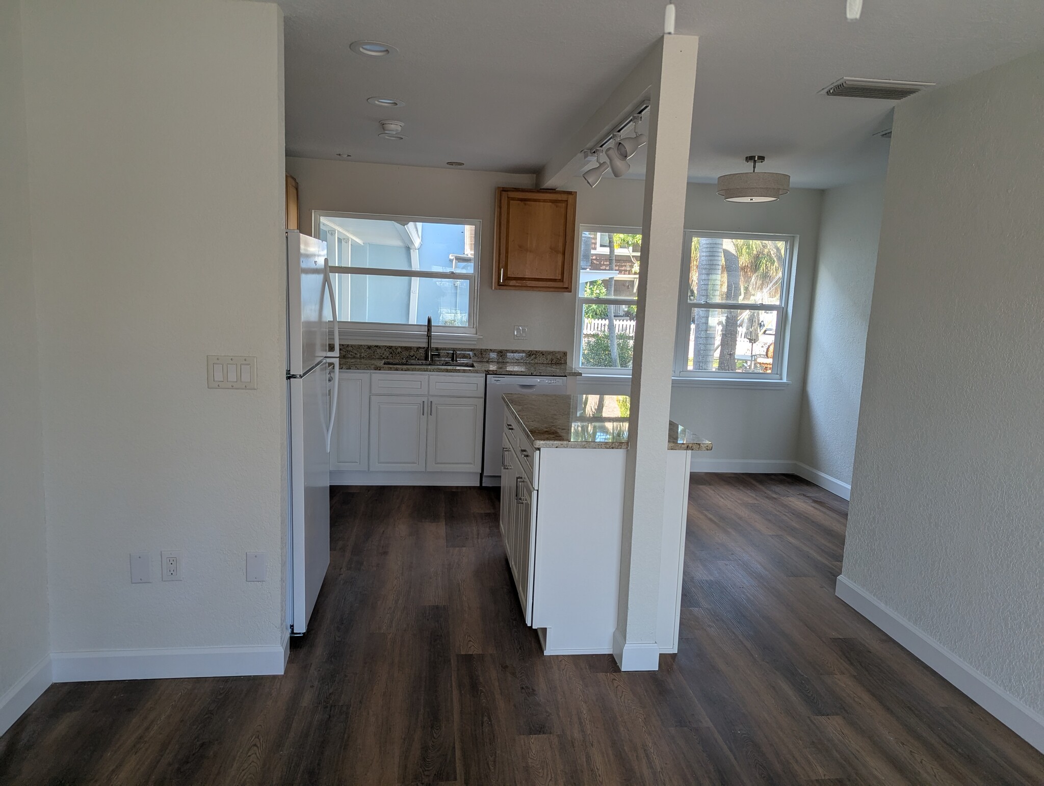 Building Photo - 2706 Pass a Grille Way