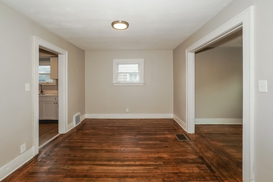 Building Photo - 904 Bloomfield Ave