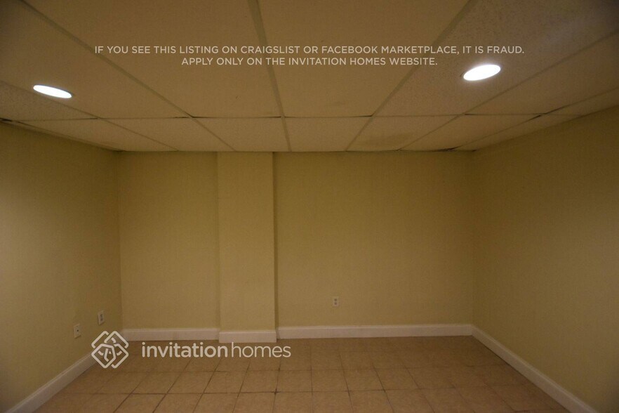 Building Photo - 4949 Lighthouse Pointe