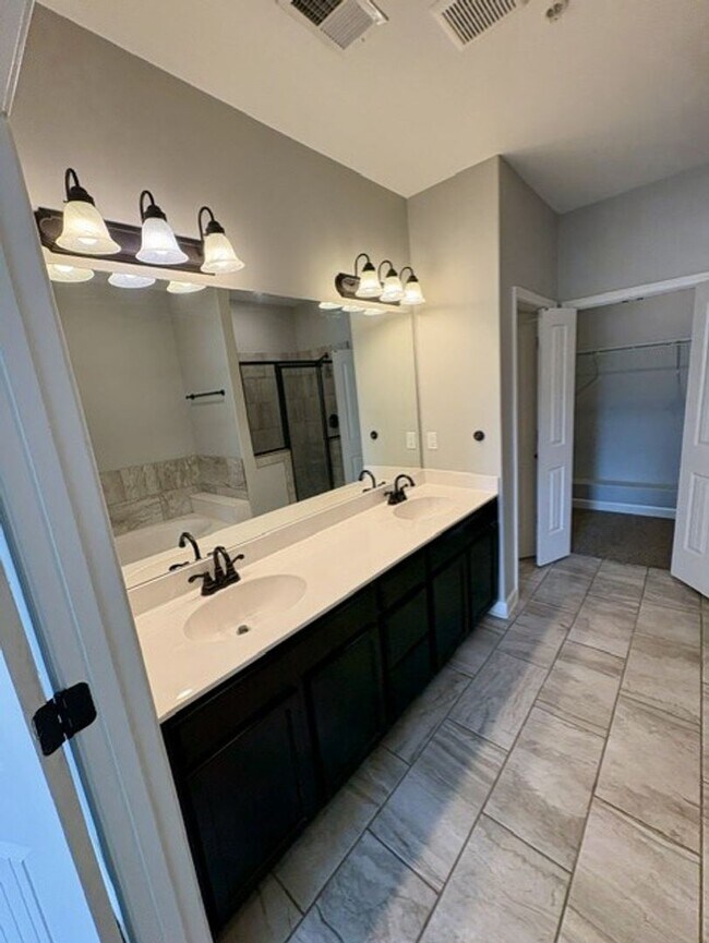 Building Photo - 8919 Glen Crossing