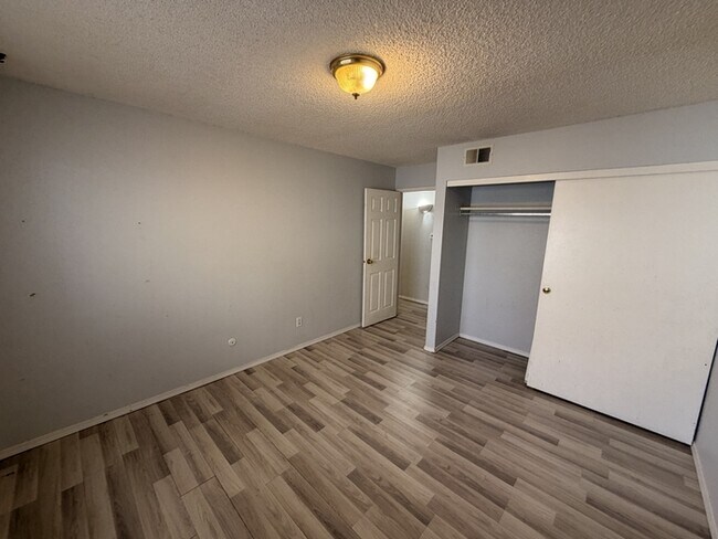 Building Photo - 14424 E Colorado Dr