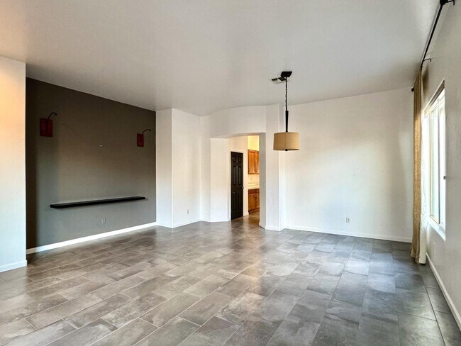 Building Photo - 13743 N High Mountain View Pl