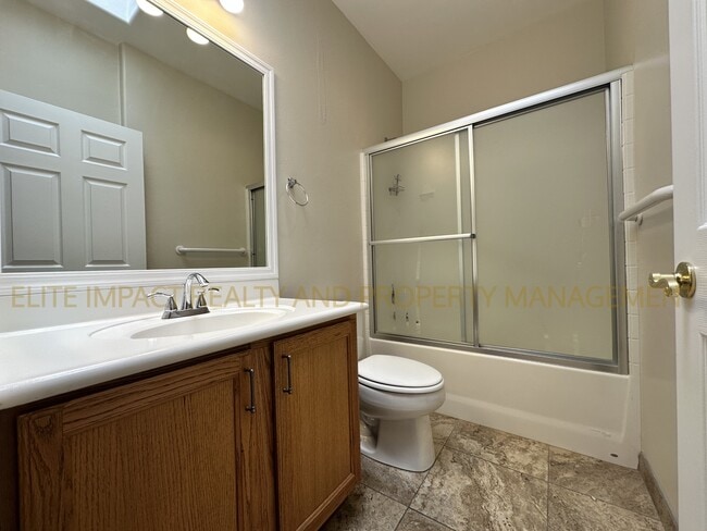 Building Photo - 585 W Deerview Ct