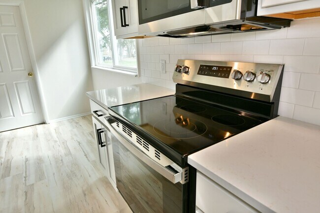 Building Photo - 72-78 S Roanoke