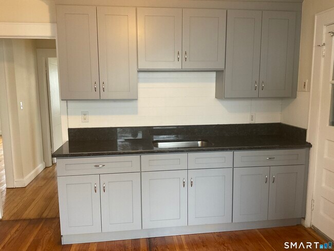 Building Photo - 340 Knowlton St