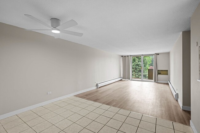 Building Photo - Updated 2-bedroom condo in Denver!