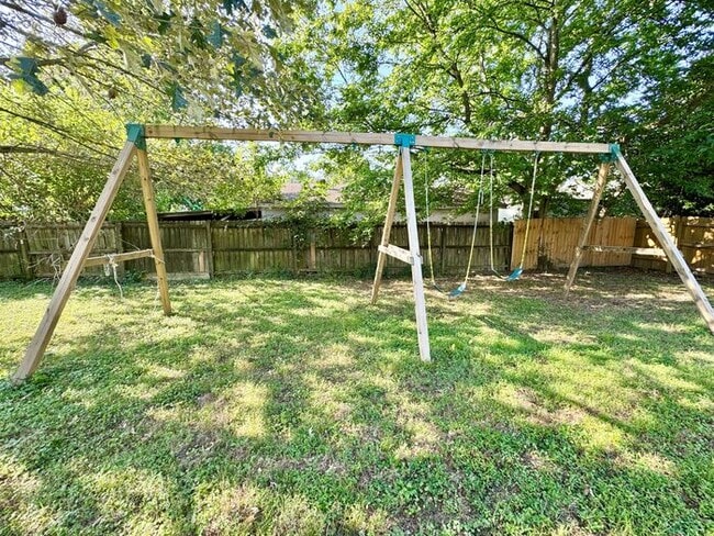Building Photo - 1230 Garden Rd