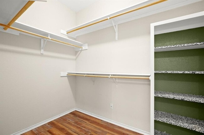 Building Photo - 4711 Spicewood Springs Rd