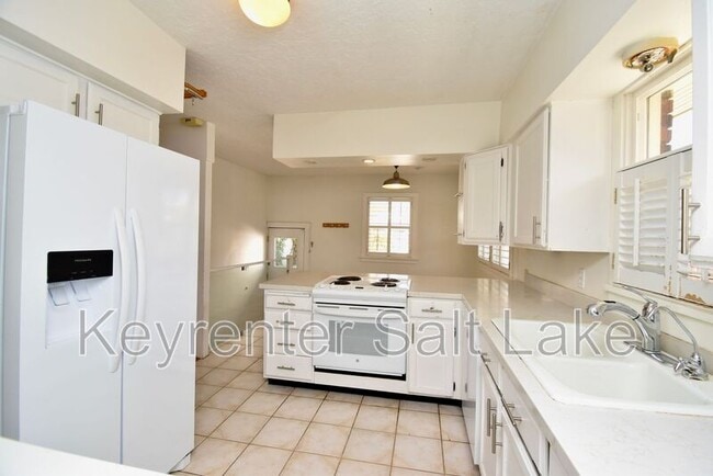 Building Photo - 1583 Princeton Ave S