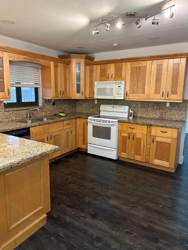 Building Photo - 4711 SW 133rd Ave