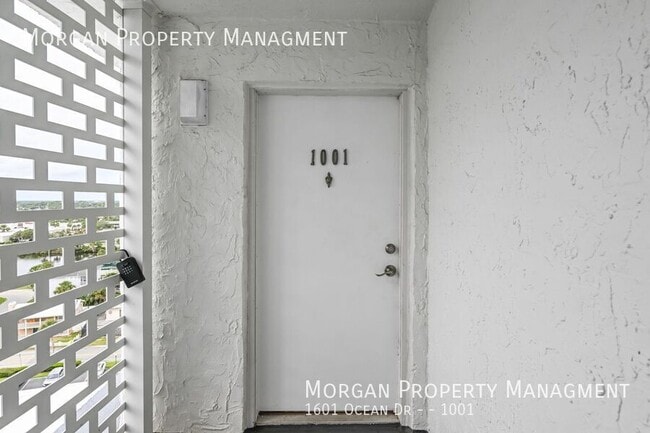 Building Photo - 1601 Ocean Dr S