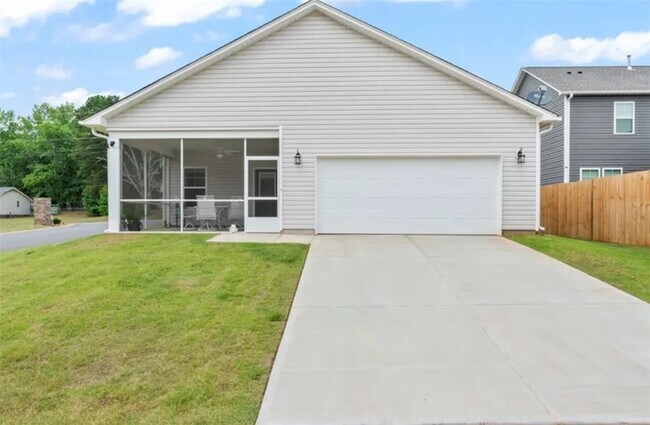 Building Photo - 1044 Fairfield Dr
