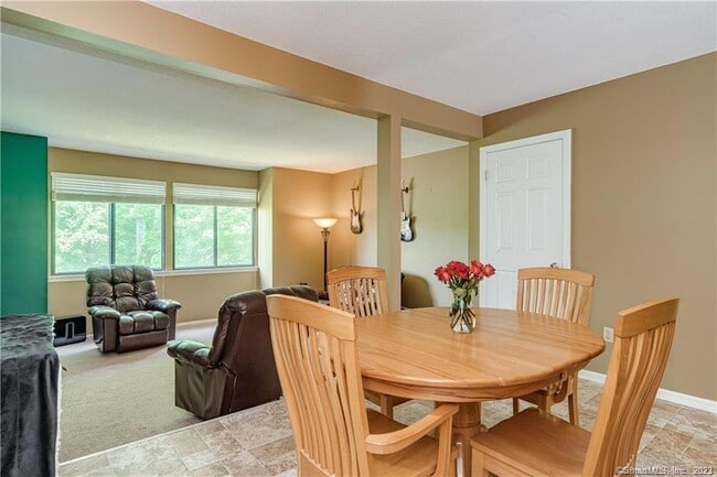 Building Photo - 128 Conestoga Way