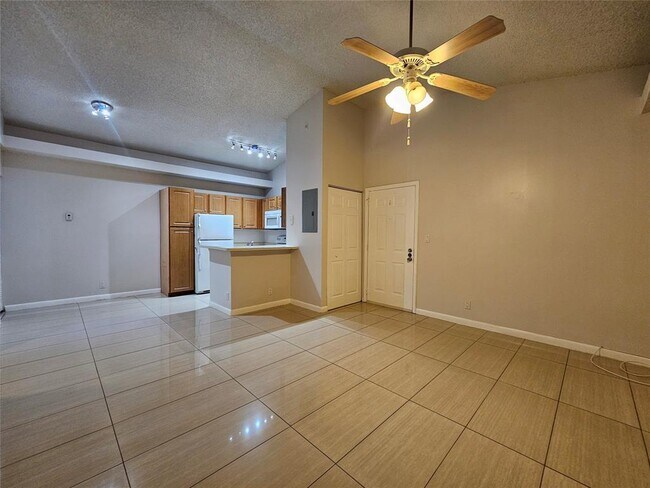 Building Photo - 651 Lyons Rd