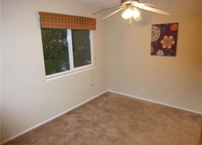Building Photo - 2 Bedroom 1 Bath close to CSUC