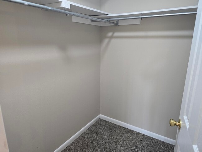 Building Photo - 309 Somerset Dr