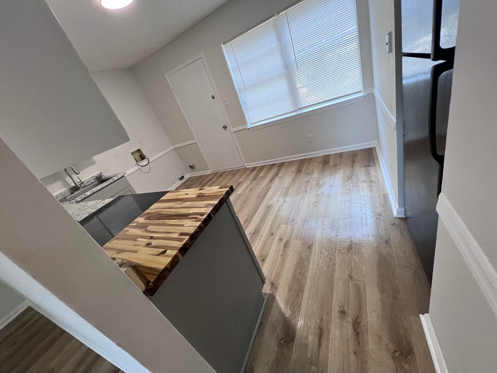 Building Photo - 6 Oak Forest Ln