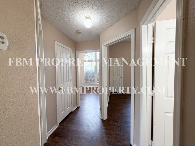 Building Photo - 1000 Short Line Blvd