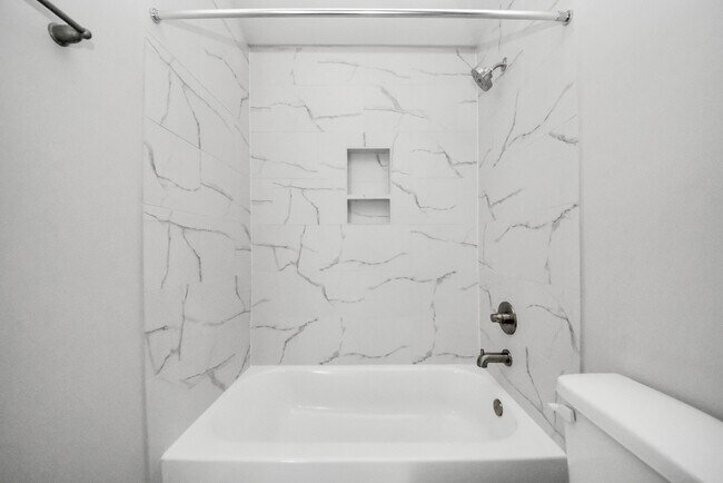 Building Photo - 688 Swallow Dr