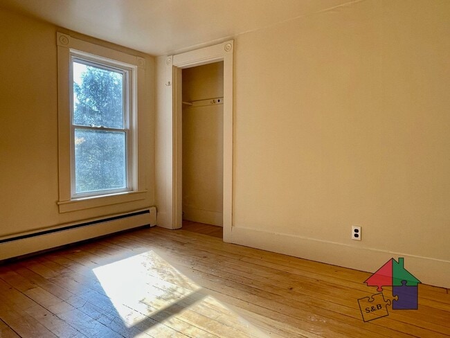 Building Photo - 225 Elm St