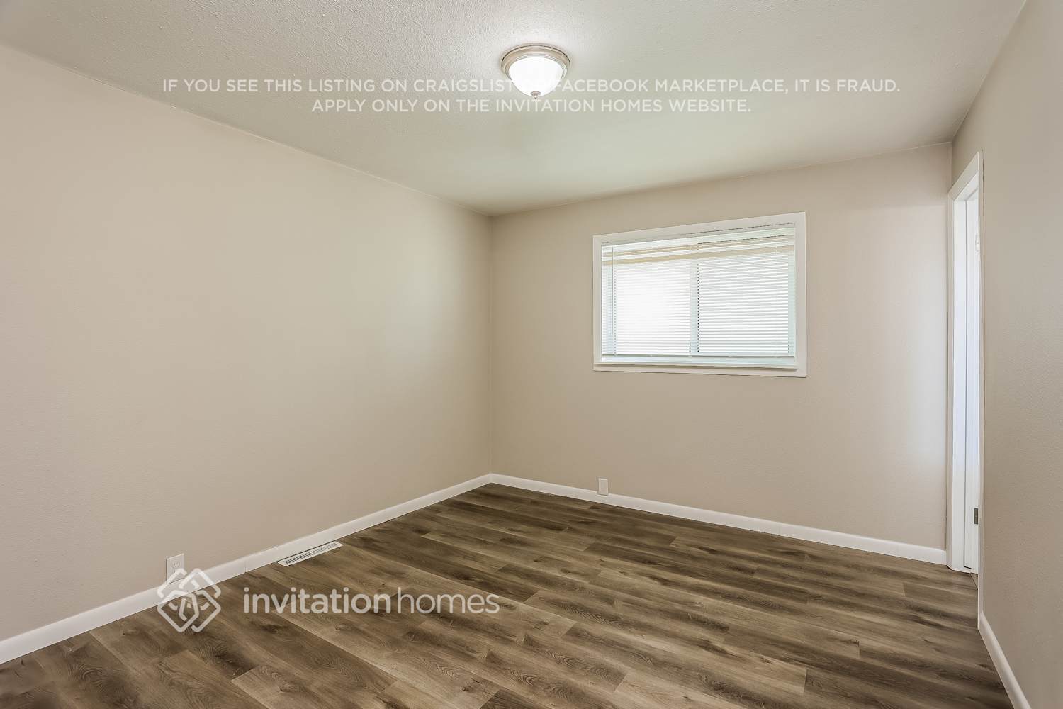 Building Photo - 820 Essex Dr