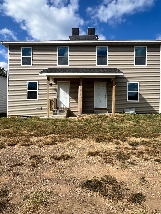 Building Photo - 690 E Garfield St