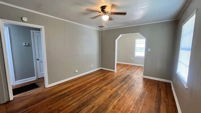 Building Photo - 4011 Victor Dr